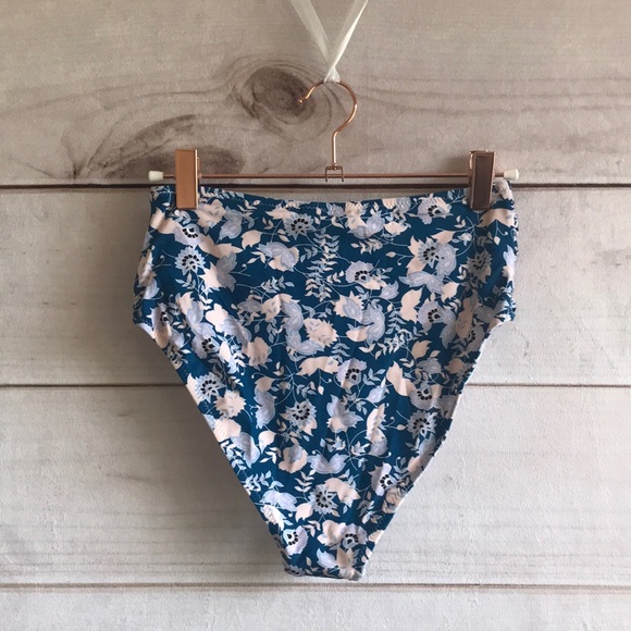 Magic Crystal Falbala Bikini Set - Picture 7 of 8